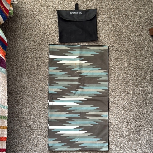 Nomadix Ultralight Towel - Picture 1 of 3